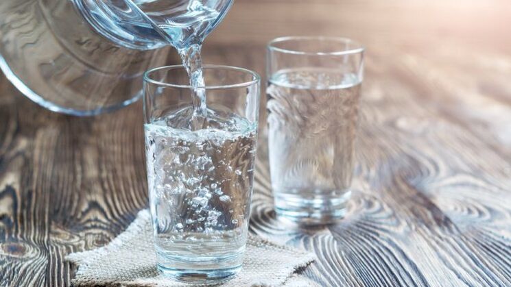 ett glas vatten för att dricka