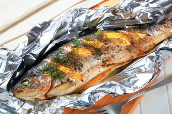 Följ Maggi-dieten med foliebakad fisk till middag