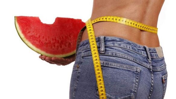 Att äta vattenmeloner hjälper dig att snabbt gå ner 5 kg på en vecka. 